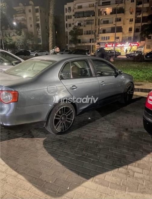 Volkswagen Jetta 2010 Dark Gray Manual Used for Sale in Cairo - 6