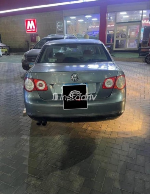 Volkswagen Jetta 2010 Dark Gray Manual Used for Sale in Cairo - 7