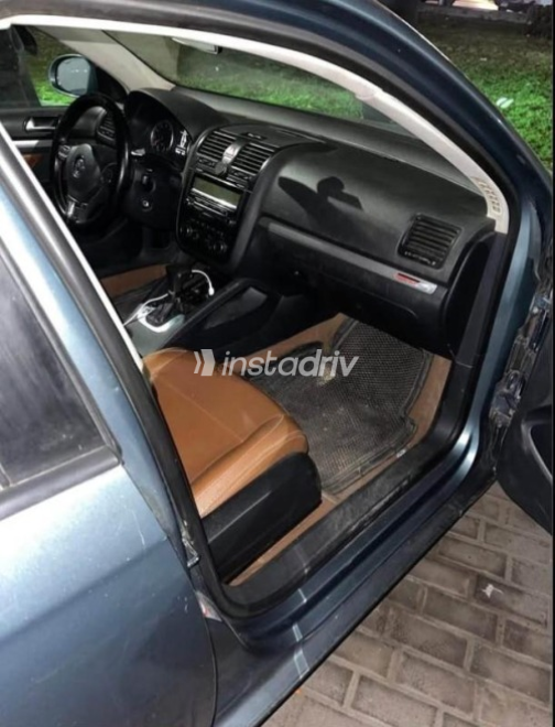 Volkswagen Jetta 2010 Dark Gray Manual Used for Sale in Cairo - 8
