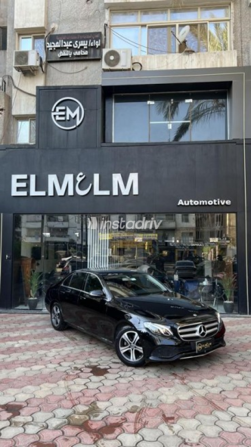 مرسيدس E 180 2017 أسود أوتوماتيك مستعملة للبيع في القاهرة - 1