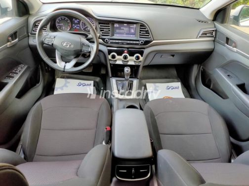 Hyundai Elantra 2025 Silver Automatic Used for Sale in Cairo - 8