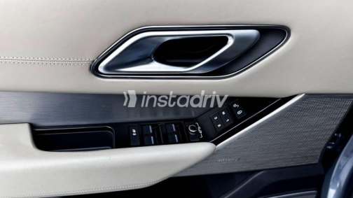 Land Rover Velar 2020 Gray Automatic Used for Sale in Sheikh Zayed City - 7