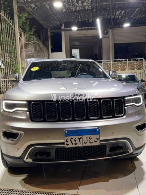 Jeep Grand Cherokee 2022 Silver Automatic Used for Sale in Qalyubia - 1