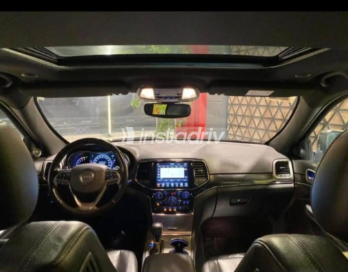 Jeep Grand Cherokee 2022 Silver Automatic Used for Sale in Qalyubia - 9