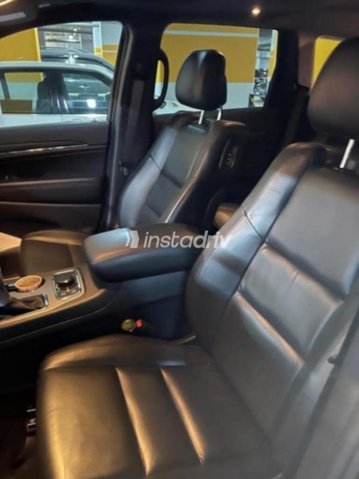 Jeep Grand Cherokee 2022 Silver Automatic Used for Sale in Qalyubia - 10