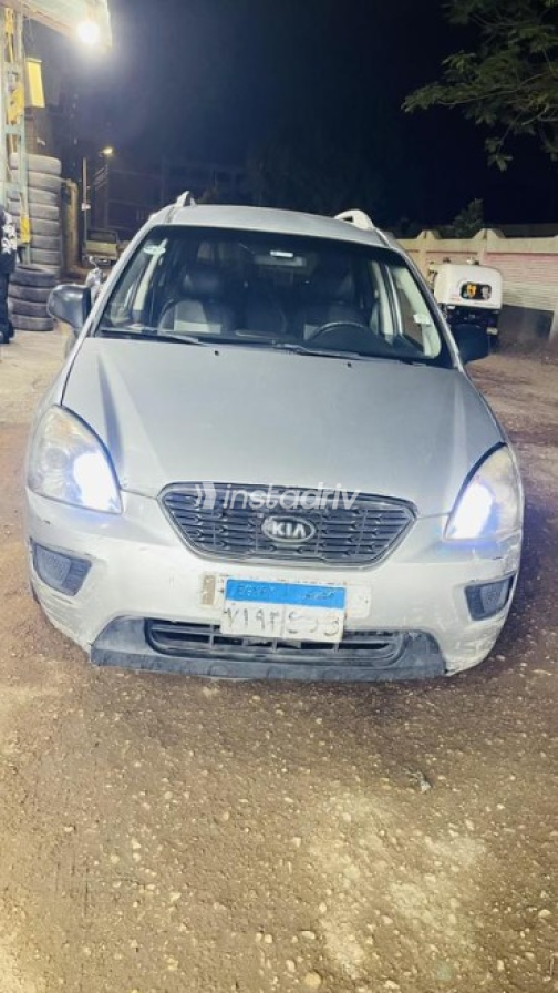 Kia Carens 2011 Silver Automatic Used for Sale in Qalyubia - 3