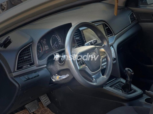Hyundai Elantra AD 2017 Gold Automatic Used for Sale in Giza - 4