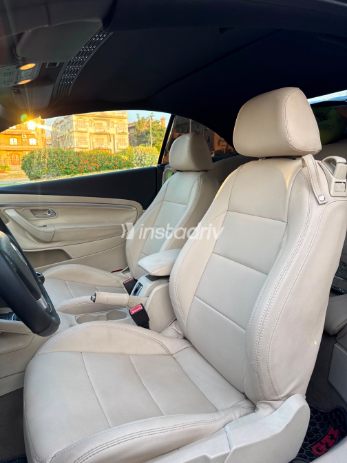 Volkswagen Eos 2008 Red Manual Used for Sale in Cairo - 4