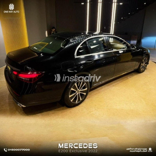 مرسيدس E 200 2022 أسود أوتوماتيك مستعملة للبيع في القاهرة - 4