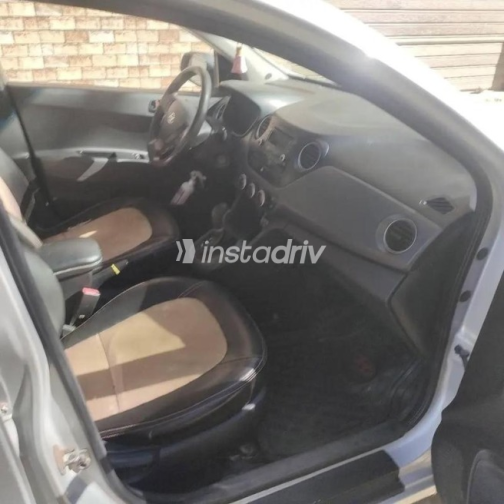 Hyundai Grand i10 2015 Silver Automatic Used for Sale in Damietta - 4
