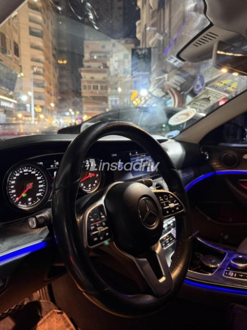 Mercedes E 200 2019 White Automatic Used for Sale in Greater Cairo ( Cairo + Giza) - 9