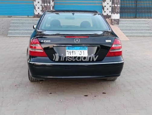Mercedes E 240 2003 Black Automatic Used for Sale in Warraq - 2