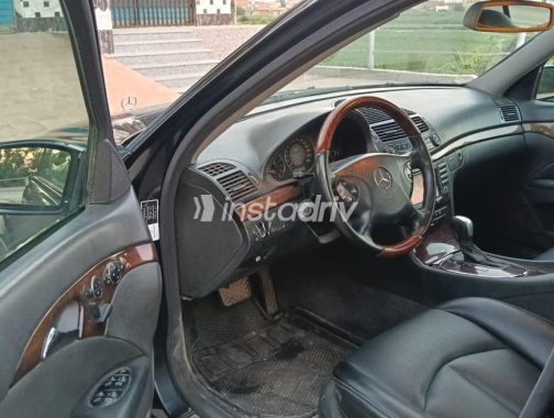 Mercedes E 240 2003 Black Automatic Used for Sale in Warraq - 3