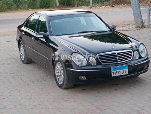 Mercedes E 240 2003 Black Automatic Used for Sale in Warraq - 4