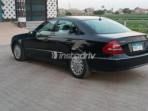 Mercedes E 240 2003 Black Automatic Used for Sale in Warraq - 6