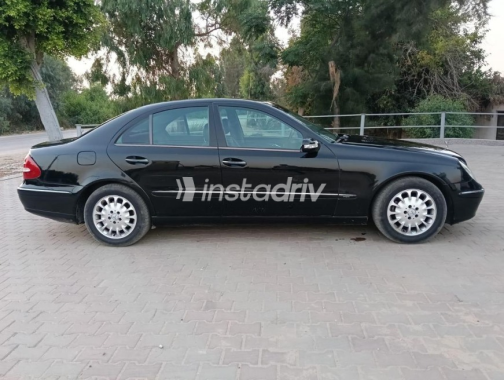 Mercedes E 240 2003 Black Automatic Used for Sale in Warraq - 8