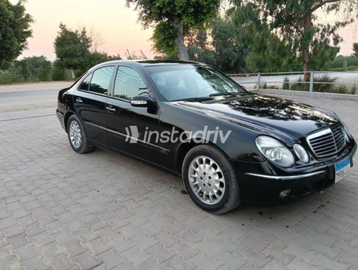 Mercedes E 240 2003 Black Automatic Used for Sale in Warraq - 9