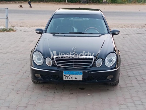 Mercedes E 240 2003 Black Automatic Used for Sale in Warraq - 10