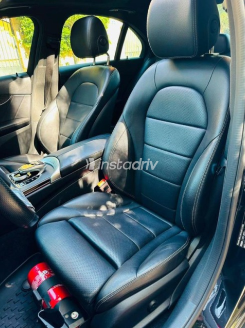 Mercedes C 200 2019 Black Automatic Used for Sale in Sheikh Zayed City - 4