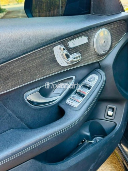 Mercedes C 200 2019 Black Automatic Used for Sale in Sheikh Zayed City - 6