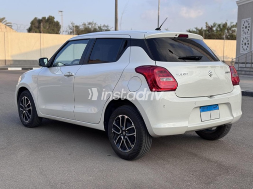 Suzuki Swift 2023 White Automatic Used for Sale in Greater Cairo ( Cairo + Giza) - 4