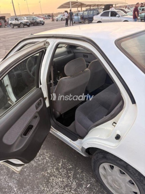 Nissan Sunny 2000 White Manual Used for Sale in Nasr city - 3