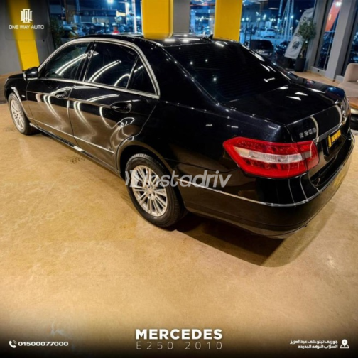 مرسيدس E 250 2010 أسود أوتوماتيك مستعملة للبيع في مدينة نصر - 8