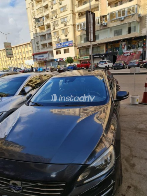 فولفو S60 2015 بترولي أوتوماتيك مستعملة للبيع في القاهرة - 1