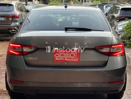 Skoda Superb 2022 Gray Automatic Used for Sale in Cairo - 3