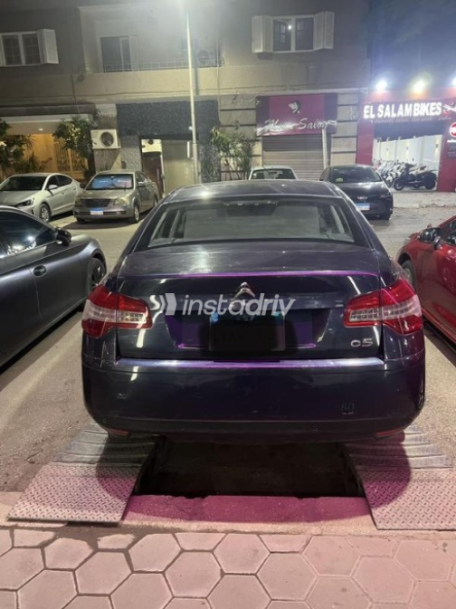Citroën C5 2015 Dark Blue Automatic Used for Sale in Dokki - 4