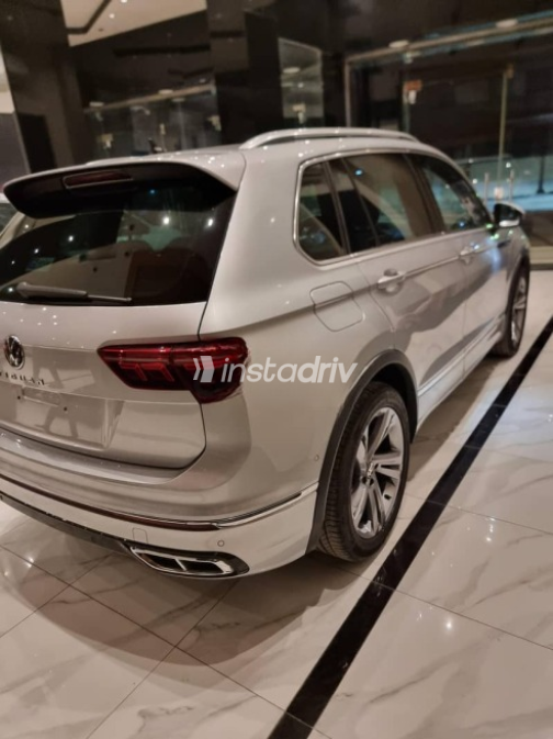 Volkswagen Tiguan 2023 Silver Automatic Used for Sale in Greater Cairo ( Cairo + Giza) - 9