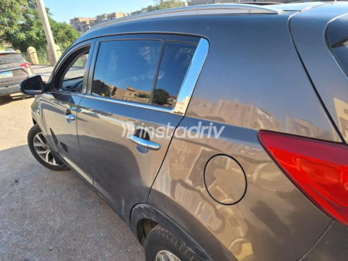 Kia Sportage 2015 Mocha Automatic Used for Sale in Sohag - 9