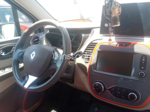 Renault Captur 2017 White Automatic Used for Sale in Greater Cairo ( Cairo + Giza) - 8