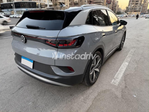 فولكس فاغن اي دي 4 2023 رمادي أوتوماتيك مستعملة للبيع في مصر الجديدة - 2
