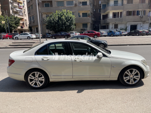 مرسيدس C 250 2010 أبيض أوتوماتيك مستعملة للبيع في مصر الجديدة - 2