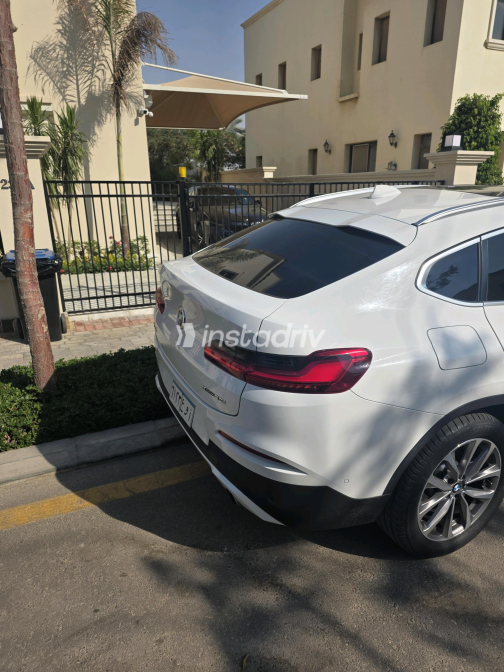 بي ام دبليو M4 2020 أبيض أوتوماتيك مستعملة للبيع في القاهرة - 2