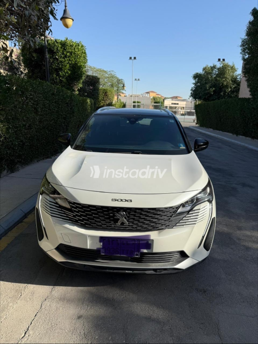بيجو 5008 2024 أبيض أوتوماتيك مستعملة للبيع في طنطا - 2