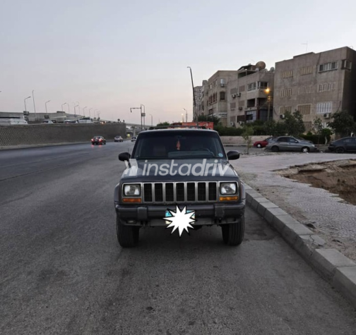 Jeep Cherokee 2000 Gray Automatic Used for Sale in Heliopolis - 1