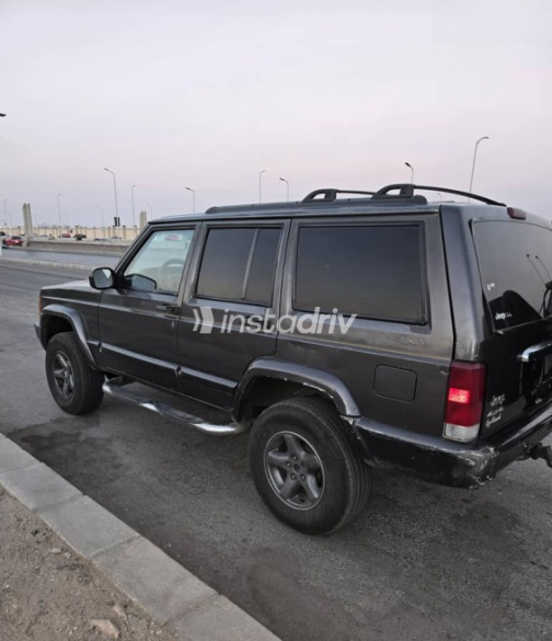 Jeep Cherokee 2000 Gray Automatic Used for Sale in Heliopolis - 2