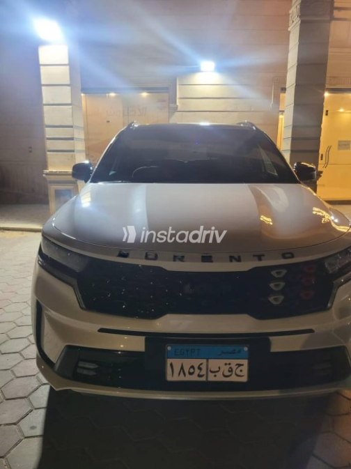 كيا سورينتو 2023 أبيض أوتوماتيك مستعملة للبيع في دمياط - 1