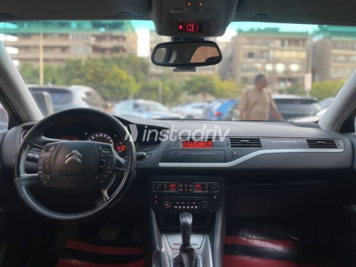 سيتروين C5 2015 رمادي أوتوماتيك مستعملة للبيع في القاهرة - 10