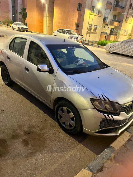 Renault Logan 2017 Silver Automatic Used for Sale in Ain Shams - 4