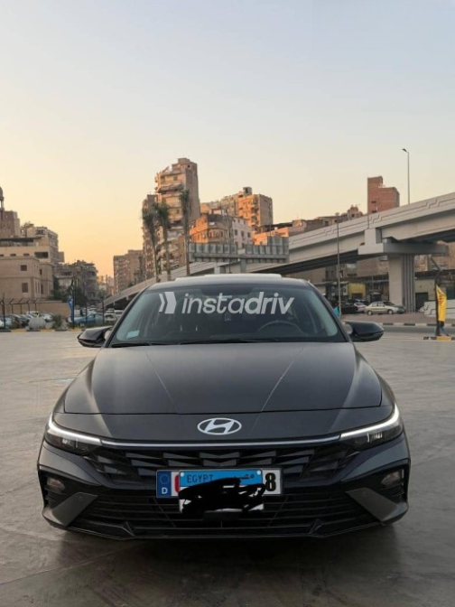 هيونداي إلنترا 2025 رمادي أوتوماتيك مستعملة للبيع في مصر الجديدة - 1
