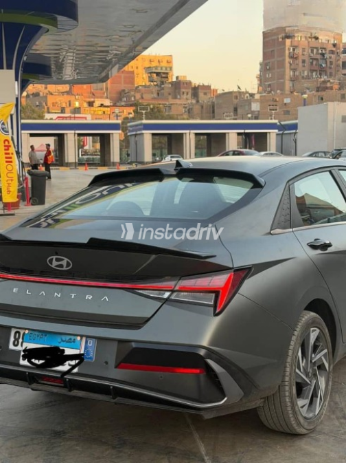 هيونداي إلنترا 2025 رمادي أوتوماتيك مستعملة للبيع في مصر الجديدة - 3