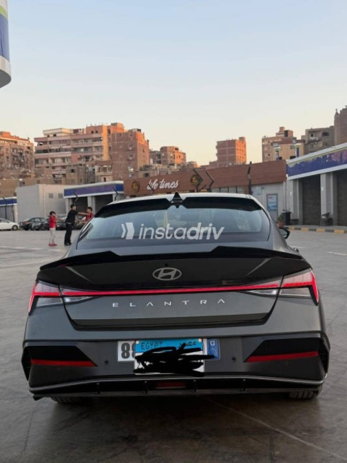 هيونداي إلنترا 2025 رمادي أوتوماتيك مستعملة للبيع في مصر الجديدة - 6