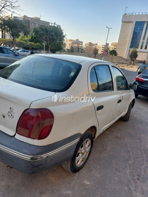 تويوتا ايكو 2000 أبيض يدوي مستعملة للبيع في مدينة نصر - 2