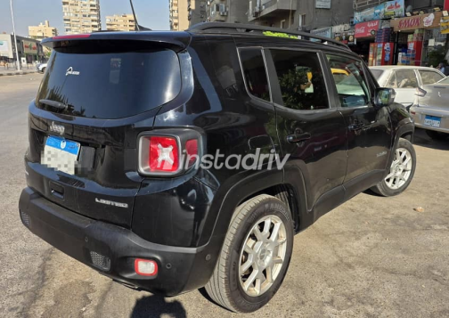 جيب رينيجيد 2019 أسود أوتوماتيك مستعملة للبيع في مدينة نصر - 5