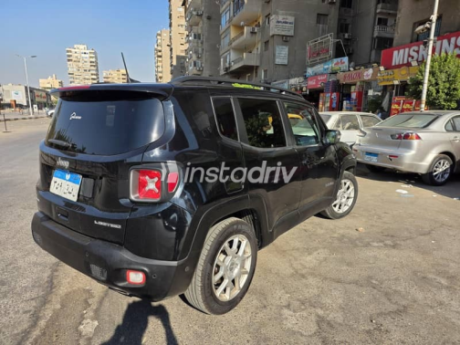 جيب رينيجيد 2019 أسود أوتوماتيك مستعملة للبيع في مدينة نصر - 6
