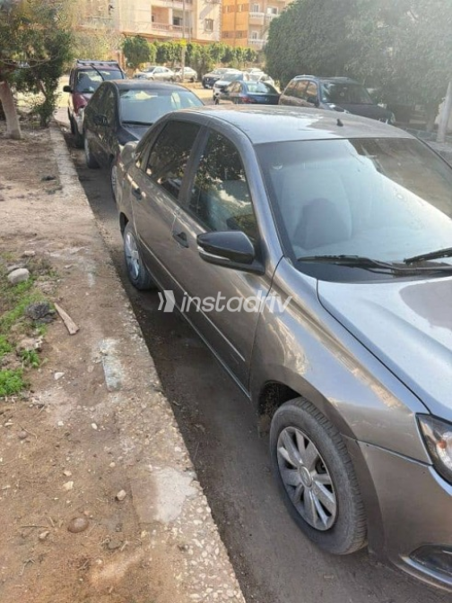 Lada Granta 2023 Silver Automatic Used for Sale in Cairo - 3