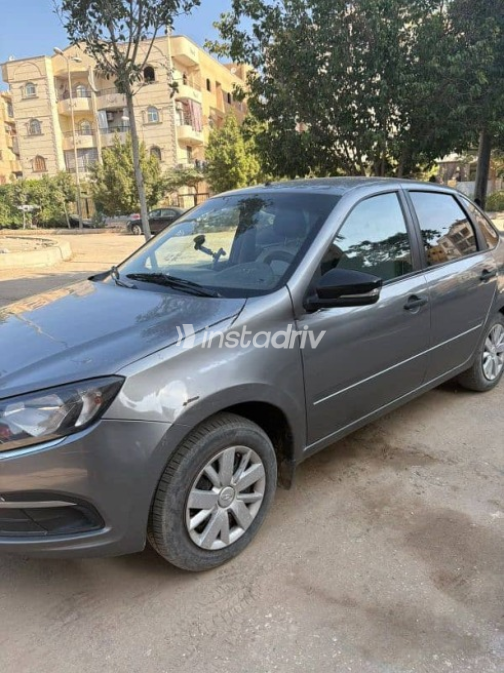 Lada Granta 2023 Silver Automatic Used for Sale in Cairo - 4